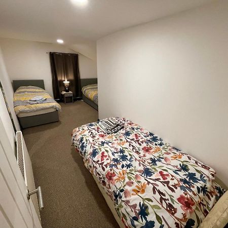 2 Bedroom Cottage Gloucester City Center المظهر الخارجي الصورة