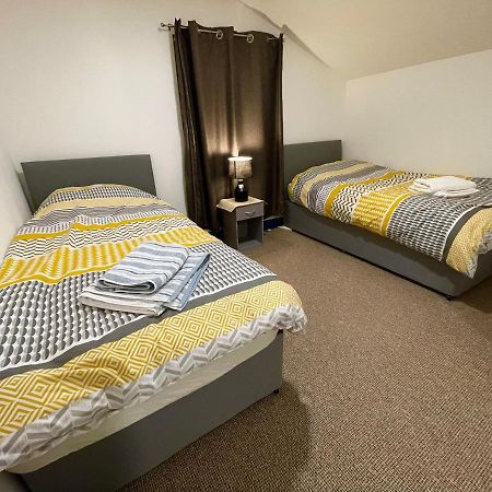 2 Bedroom Cottage Gloucester City Center المظهر الخارجي الصورة