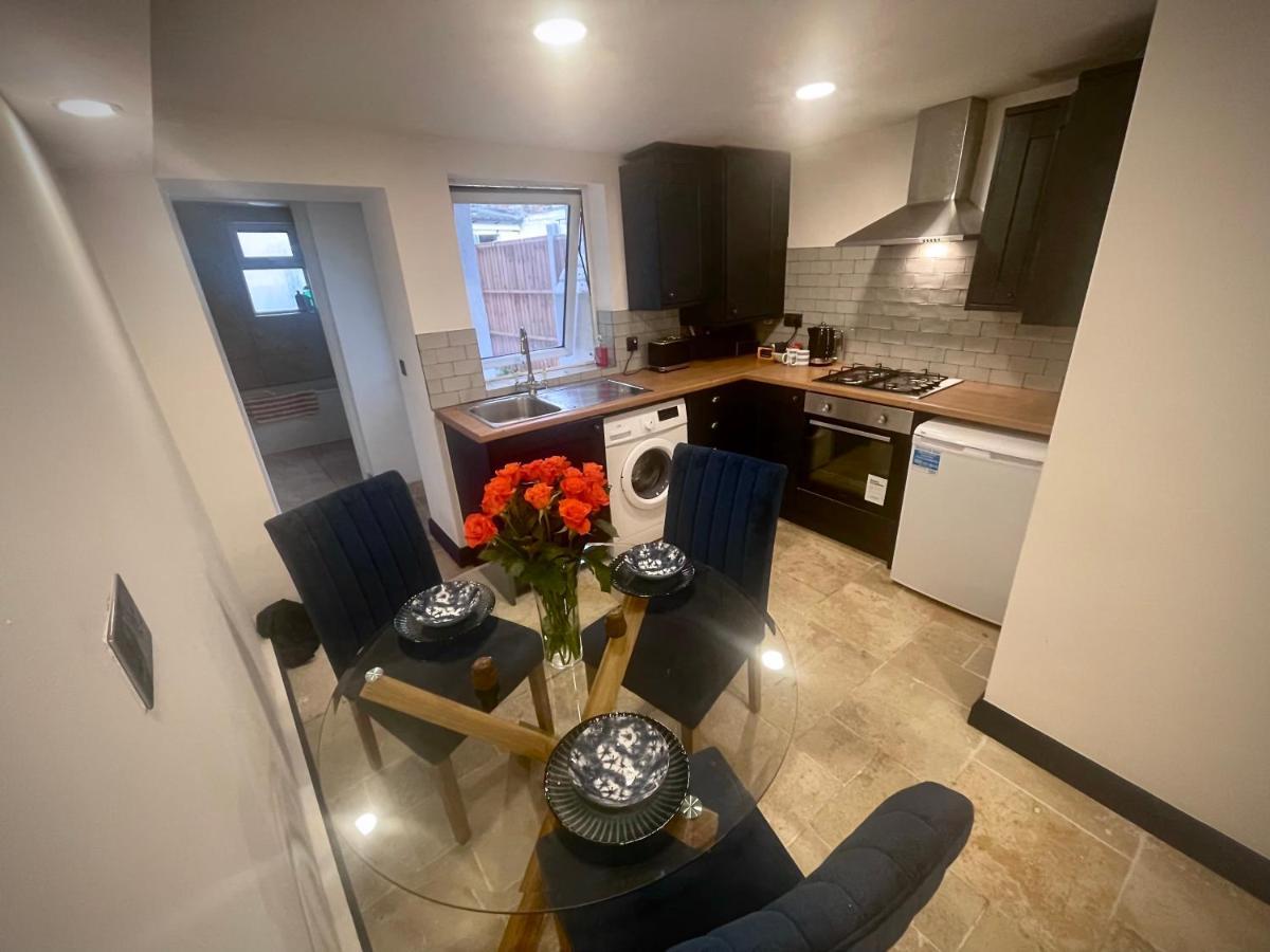2 Bedroom Cottage Gloucester City Center المظهر الخارجي الصورة