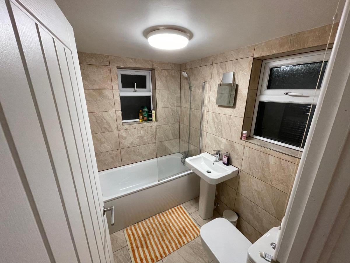 2 Bedroom Cottage Gloucester City Center المظهر الخارجي الصورة