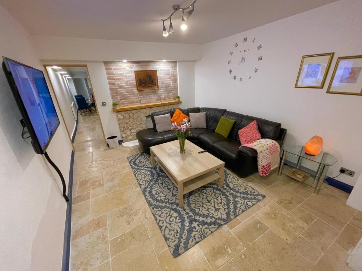 2 Bedroom Cottage Gloucester City Center المظهر الخارجي الصورة