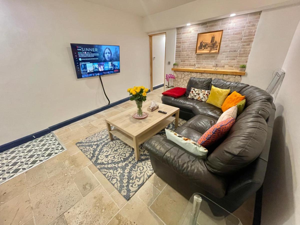 2 Bedroom Cottage Gloucester City Center المظهر الخارجي الصورة