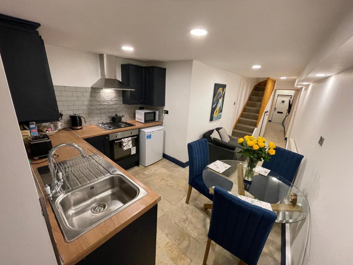2 Bedroom Cottage Gloucester City Center المظهر الخارجي الصورة